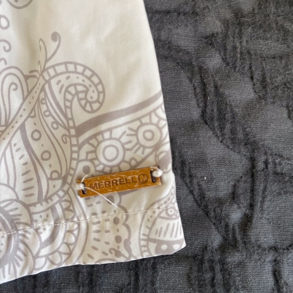 Cute Merrell Top - Picture 2 of 3